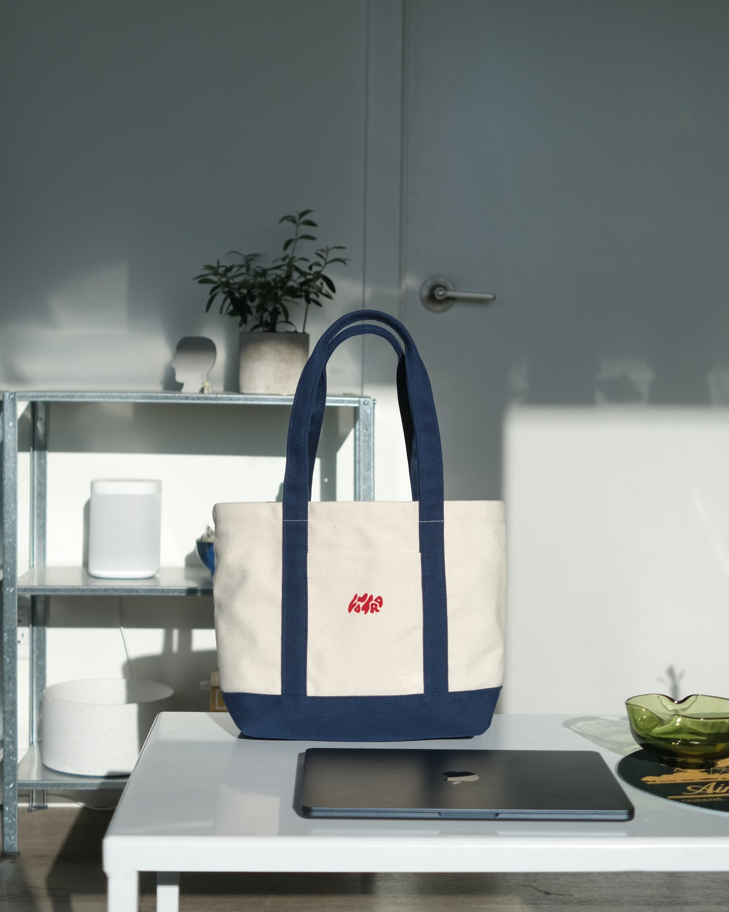 BUCKET TOTE